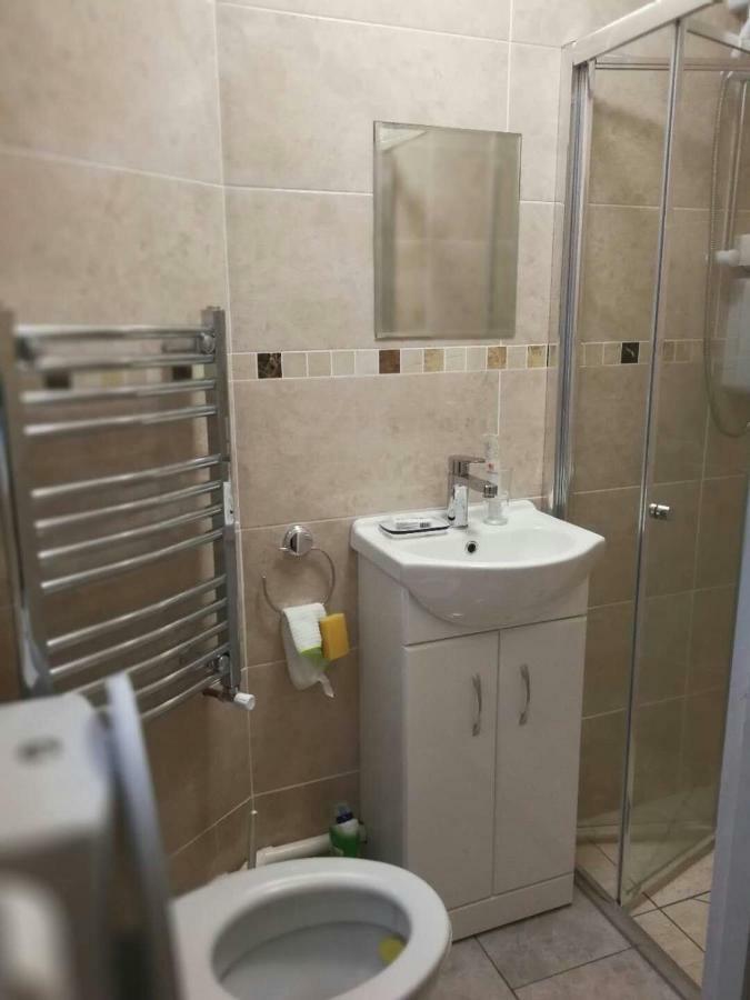 Rest Room Near To Heathrow Airport Ashford  المظهر الخارجي الصورة