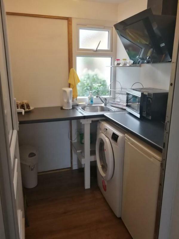 Rest Room Near To Heathrow Airport Ashford  المظهر الخارجي الصورة